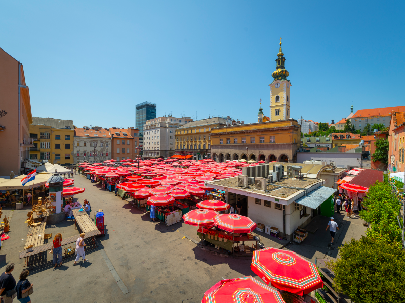Započela hitna sanacija tržnice Dolac, a od sutra novi raspored štandova za prodavače voća, povrća i cvijeća